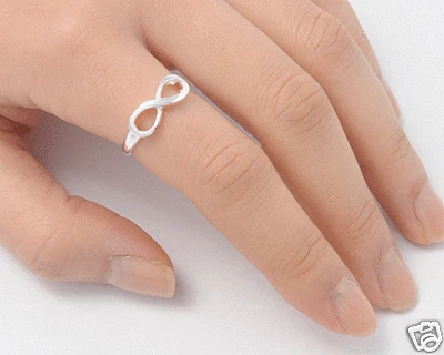 Vendedor de EE. UU. Anillo Infinito Plata de Ley 925 Mejor Precio Símbolos Joyería Regalo Foto 1 de 3