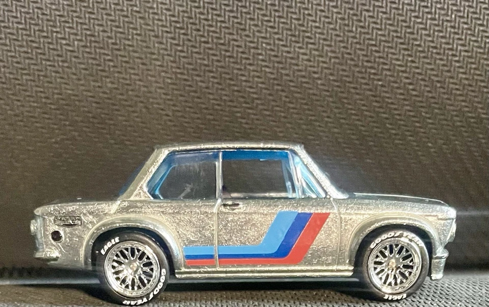 风火轮宝马 2002 Zamac 定制车轮和轮胎真骑手  — 第 1/4 张图片