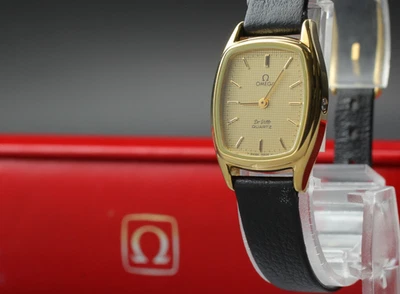Кварцевые винтажные часы OMEGA De Ville 1353 с золотым циферблатом в коробке с оригинальным ремешком - Изображение 1 из 4