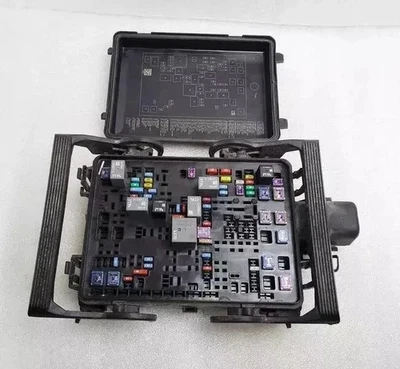 2014-2017 GMC Sierra 1500 Pickup Engine Fuse Box OEM — 第 1/4 张图片