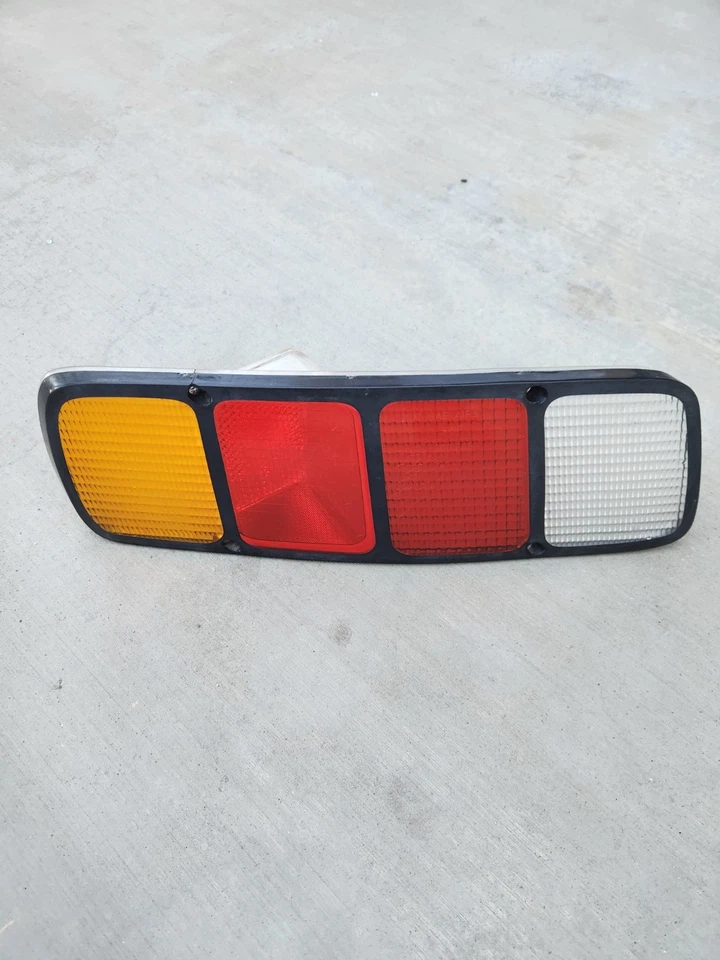 Lente de luz trasera izquierda OEM para Porsche 928 S 1978-1986 lado del conductor Foto 1 de 2