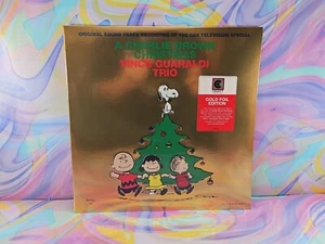 Vince Guaraldi Trio - A Charlie Brown Christmas (Gold Foil Jacket) Red Splatter - Imagen 1 de 3