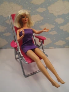 Barbie Puppenhaus Möbel Strand Pool Zubehör - Klappbarer Terrassenstuhl - Super! - Bild 1 von 5
