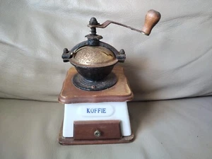 VINTAGE COFFEE GRINDER. - Foto 1 di 9