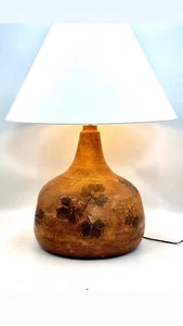 wichtiger Lampenfuß mit Laubdekor durch Prägung - Bild 1 von 7