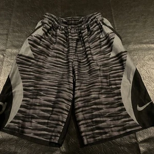 Boy's Nike Dri-Fit Shorts Black and Gray Stripes Size M 10/12 - Picture 1 of 2
