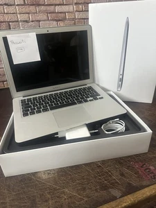 Macbook Air (13 cali, 2017) dwurdzeniowy procesor Intel Core i5 1,8 GHz, uszkodzony 8 GB - Zdjęcie 1 z 9
