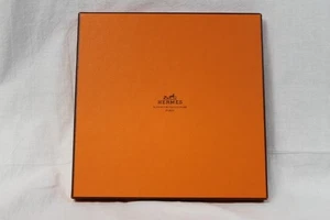 Original Orange Hermès Paris Box Karton 24 x 24 x 2,5 cm Made in France - Bild 1 von 7