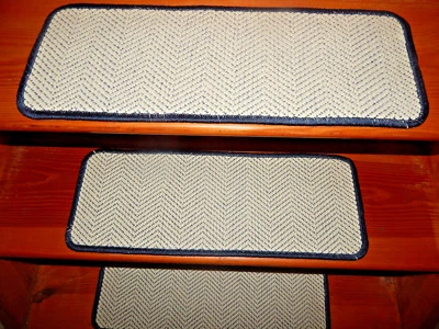 14 步 = 9 英寸 x 24 英寸 + 1 着陆 24 英寸 x 24 英寸塔夫特地毯羊毛楼梯踏板。 — 第 1/4 张图片