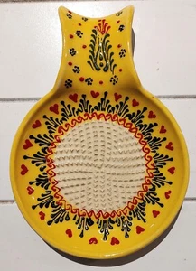 Spoon Rest Turkish Pottery Handmade Ceramic Textured Red Hearts Yellow NEW - Picture 1 of 2