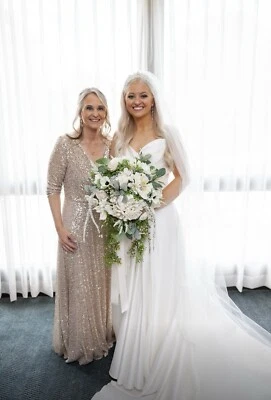 Vestido David's Bridal Oleg Cassini Lentejuelas Foto 1 de 2