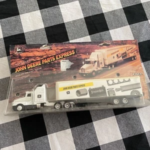 Vintage John Deere Ertl Deer has 2 legs Parts Express #5714 Die Cast  White 1992 - Foto 1 di 3