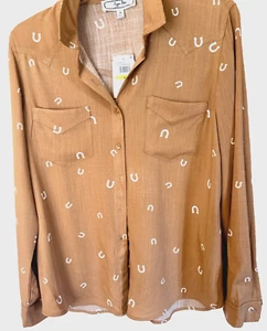 NWT $32 Hippie Rose Tan Horseshoe Pattern Button Closure Shirt Long Sleeve sz M - Picture 1 of 7