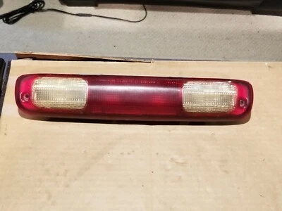 99-06 Chevy Silverado, GMC Sierra-Tercera luz de freno - Original GM OEM Foto 1 de 2