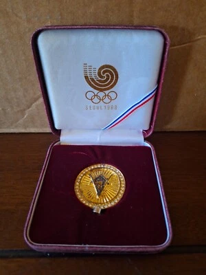 1988 Seoul Olympics 1 Oz Gold Proof Case With A Gold Plated Free MASON Pendant  - Image 1 of 4