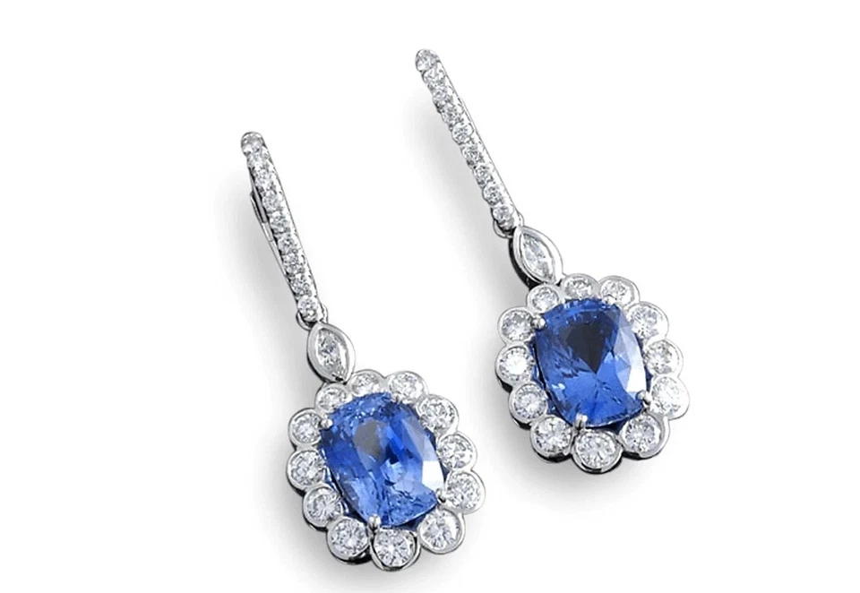 Pendientes colgantes estilo halo circonita cúbica blanca de 10 quilates corte cojín azul zafiro y 2,60 quilates. Foto 1 de 2