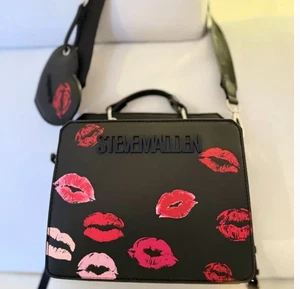 NWT STEVE MADDEN BEVELYN VALENTINES KISSES SATCHEL CROSSBODY BAG BLACK - Picture 1 of 7