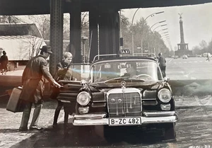 Vintage Mia Farrow  Movie Photograph 1968 Laurence Harvey  8x10 France Mercedes - Picture 1 of 4