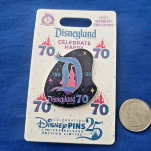Disney Disneyland 70° Anniversario Celebra Happy D Cast Esclusiva Spilla LR - Foto 1 di 3