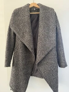 H&M JACKET SIZE EUR 34, US 4 WOOL & POLYESTER BLEND BOUCLE FULLY LINED AS NEW - Picture 1 of 2