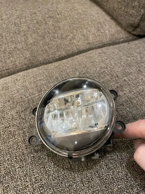 TOYOTA LAND CRUISER PRIUS TUNDRA LEXUS CT GS ES FOG LAMP OEM Left Or Right - Image 1 of 4
