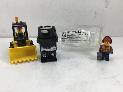 AR30G2L - FUJI ELECTRIC - PUSHBUTTON SWITCH - **NEW OLD STOCK!!** - Image 1 of 4