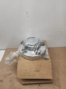 NOS GMC Savana Chevrolet Express 2500 3500 Wheel Hub Center Cap 15635450 Qty 1 - Picture 1 of 4