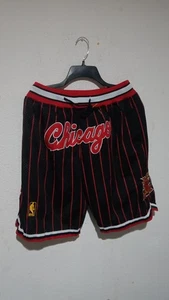 Just Don Mitchell and Ness 96 97 10th Anniversary Bulls Shorts Size L, 44 - Bild 1 von 9