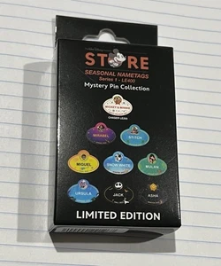 The Walt Disney Company Store Saisonal (2) Namensschilder Mystery Pin Sammlung Box - Bild 1 von 2