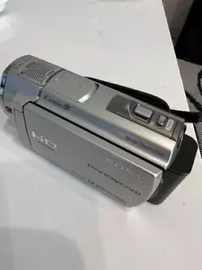 Sony Digital HD Camcorder Recorder CX500V Internal Memory 32GB Silver HDR-CX500V - Picture 1 of 1