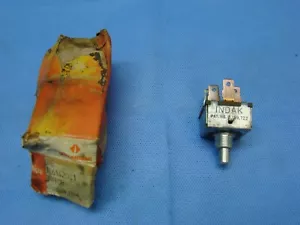 International Harvester Heater Switch 1661420C1 - Picture 1 of 3