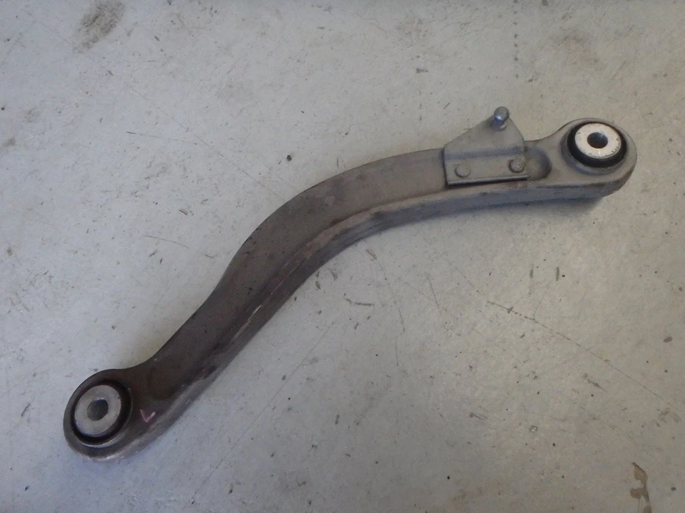 Mercedes Benz C63 AMG 2009 W204 Rear Suspension Control Arm LHS 20407F12 J074 - Imagem 1 de 1