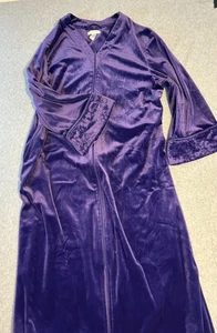 VALERIE STEVENS Purple Robe Size Large Floor Length Velour Pockets Zippered - Picture 1 of 7