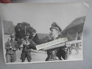 PK-Foto : der Deutsche Offizier Riipahn mit Panzerfaust an der Front 1944