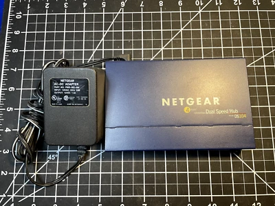 Netgear DS104 4-Port 10/100 Dual Speed Hub w/OeM power adapter - Image 1 of 4