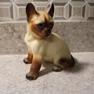 Siamese Sitting Pretty Kitty Cat Kitten Figurine Blue Eyes 6" Tall - Picture 1 of 7