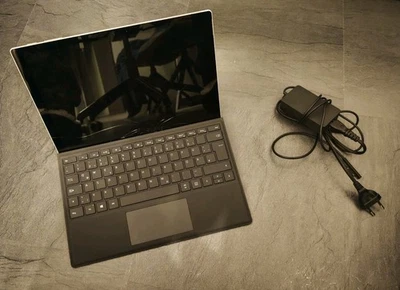 Microsoft Surface Pro 5 1796 i5-7300U 8GB 128GB 12,3" Win 11 Silber DE - Bild 1 von 4