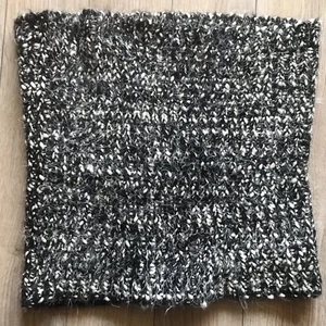 Steve Madden Infinity Cowl Scarf White Black Thick Sweater Material 31 in - Picture 1 of 7