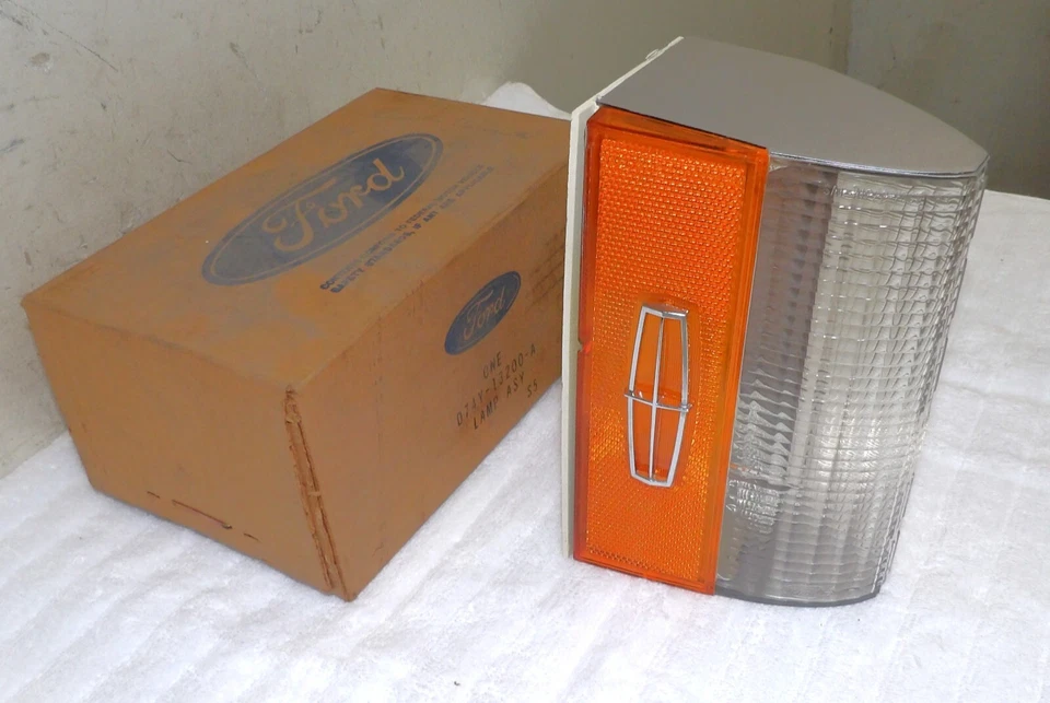 1977 1978 1979 1980 Lincoln Versailles Nuevo de Lote Antiguo Conjunto de Lámpara de Estacionamiento Exterior Delantera Foto 1 de 4