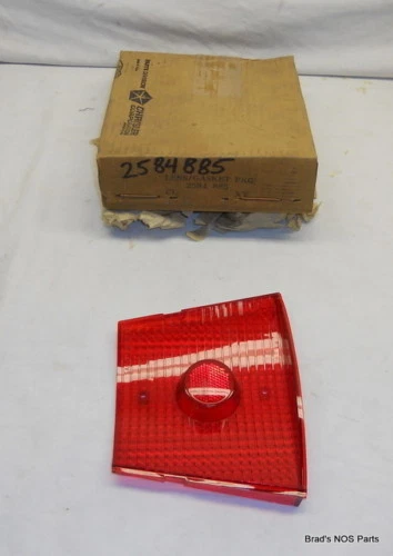 NOS MoPar 1965 道奇 Polara Monaco Station Wagon OUTER TAIL LENSE R/L pn 2584885 — 第 1/1 张图片