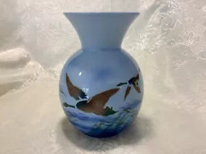 FALCON WEAR MISTY MORN HAND PAINTED VASE FLYING CANADIAN DUCKS - Bild 1 von 9