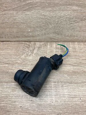 85330 33020 060210 386 Denso Toyota WINDSCREEN HEADLIGHT WASHER PUMP With Plug - Image 1 of 4