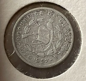 1957  Guatemala 5 Centavos Silver Coin - Picture 1 of 2