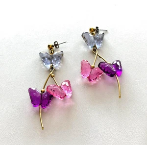 VINTAGE ACRYLIC PURPLE PINK BLUE DANGLE DROP BUTTERFLY PIERCED EARRINGS - Picture 1 of 4