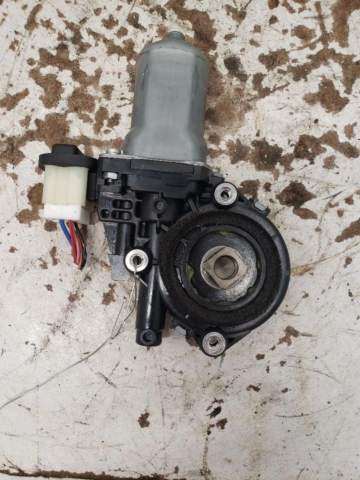 Driver Power Window Motor Front VIN J 1st Digit Fits 08-15 ROGUE 1393984 - Image 1 of 4