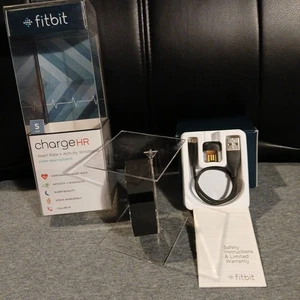 Fitbit Charge HR Aktivitätstracker schwarz klein mit Box Herzfrequenzarmband - Bild 1 von 8