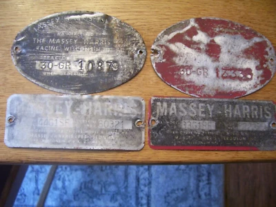TRACTOR MASSEY HARRIS DE COLECCIÓN -4 x SERIE # PLACAS-# 30, 33, 44 Foto 1 de 2