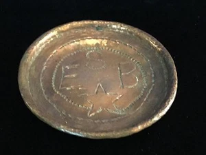 Placa de cobre forjado a mano de arte popular - Imagen 1 de 4