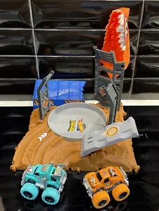 Hot Wheels Monster Trucks Arena Smashers Tiger Shark Spin Out Challenge Track - Picture 1 of 7