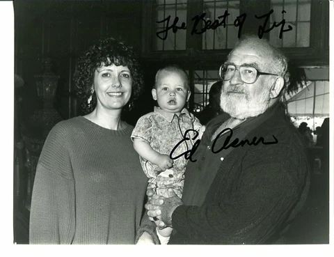 ED ASNER signed AUTOGRAPH 4708 Cover